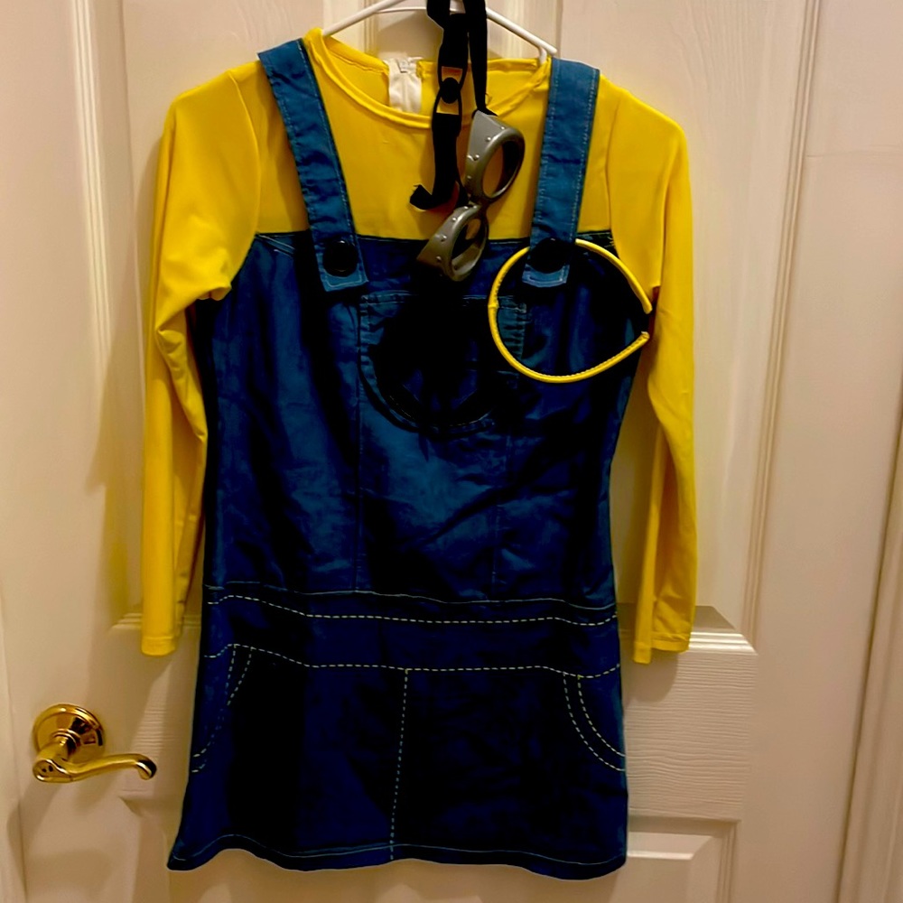 Girls minion costume